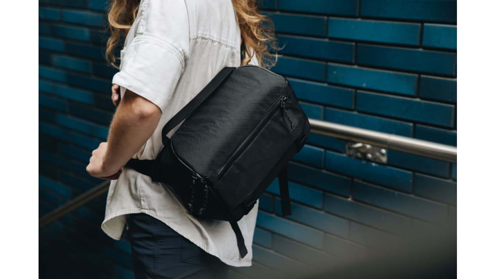 Moment Rugged Camera Sling, 10L, NorthPak Black, 106-132