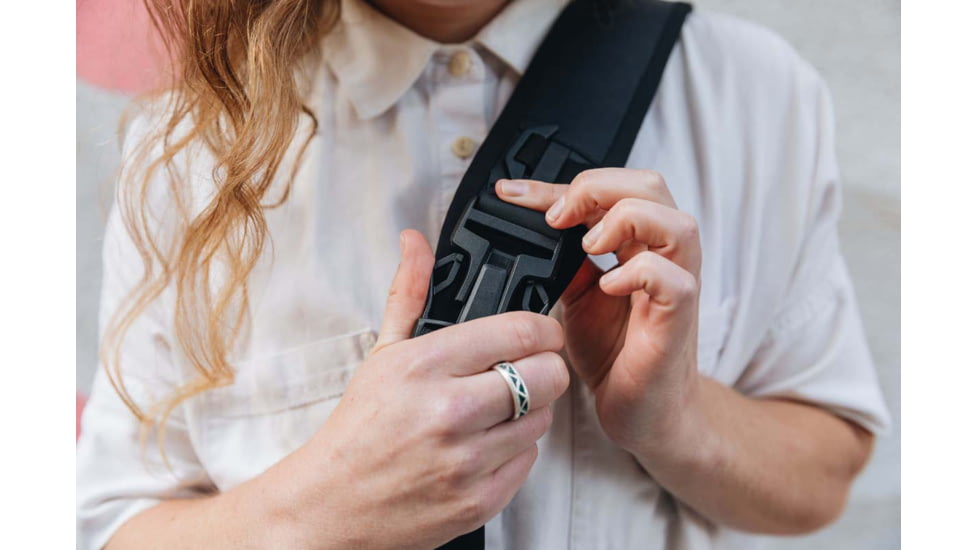 Moment Rugged Camera Sling, 10L, NorthPak Black, 106-132