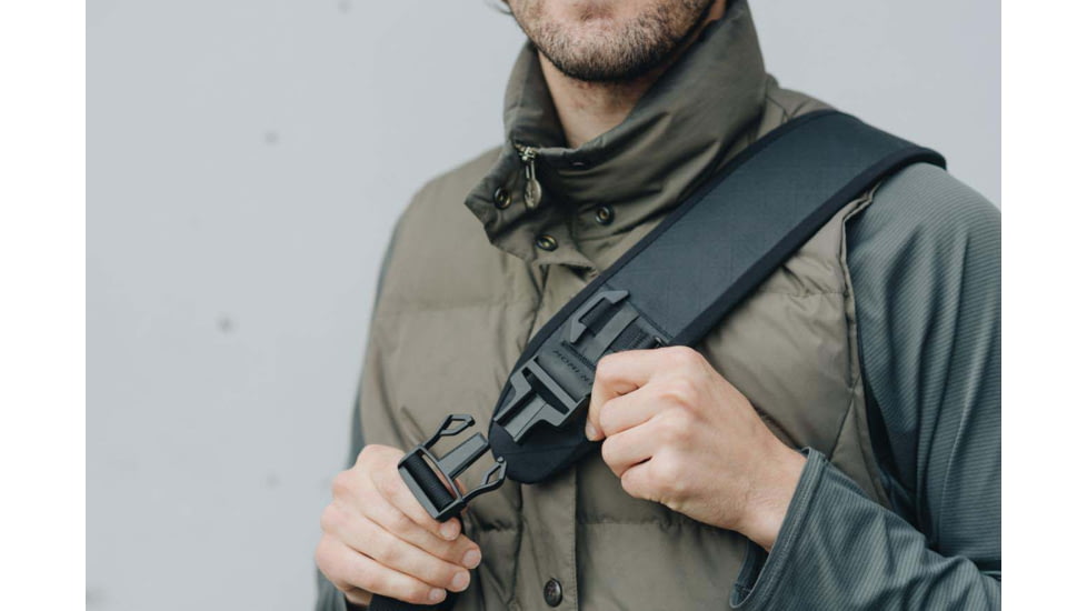 Moment Rugged Camera Sling, 10L, NorthPak Black, 106-132