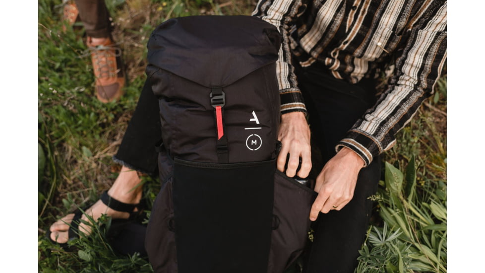 Moment Strohl Mountain Light 45L Backpack, Large, Black, 106-159
