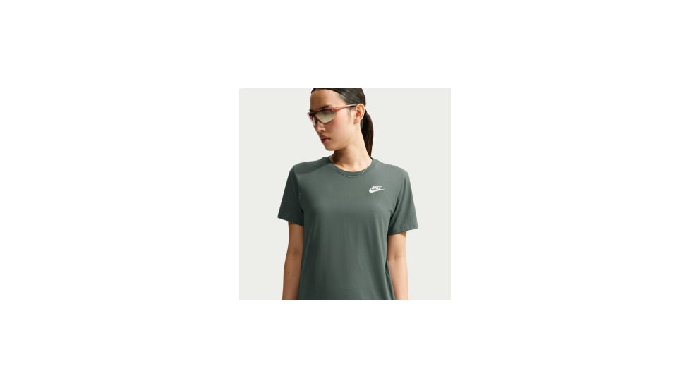 Nike Womens Nike Sportswear T-Shirt in Green DX7902-303, Green, S, female, 1015951904-00198962765386