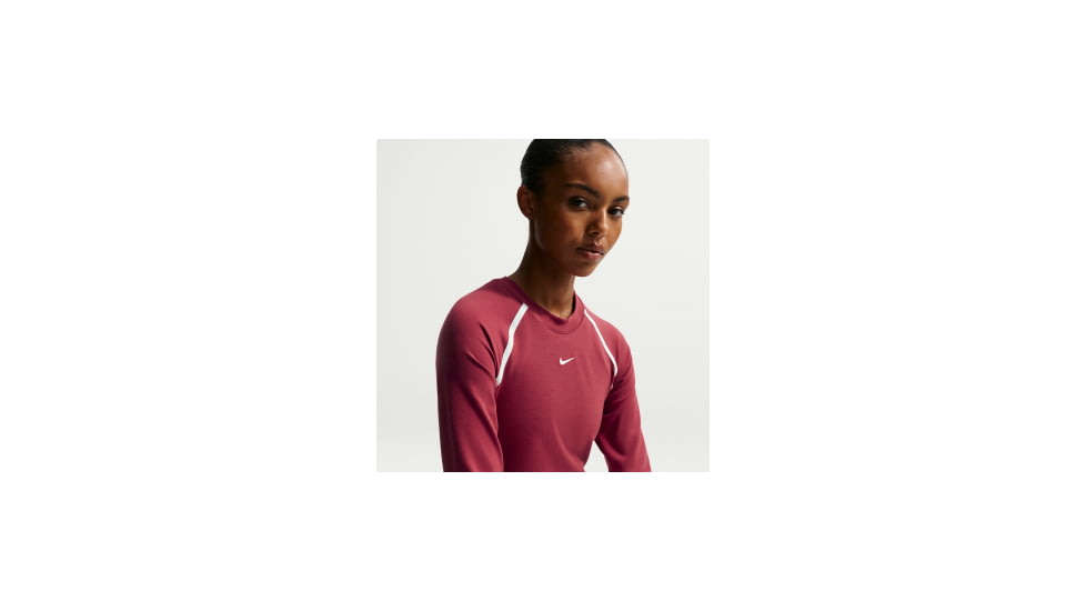Nike Womens Nike Sportswear Tight Long-Sleeve Cropped Top in Red IF0338-613, Red, S, female, 1015843030-00198727242787
