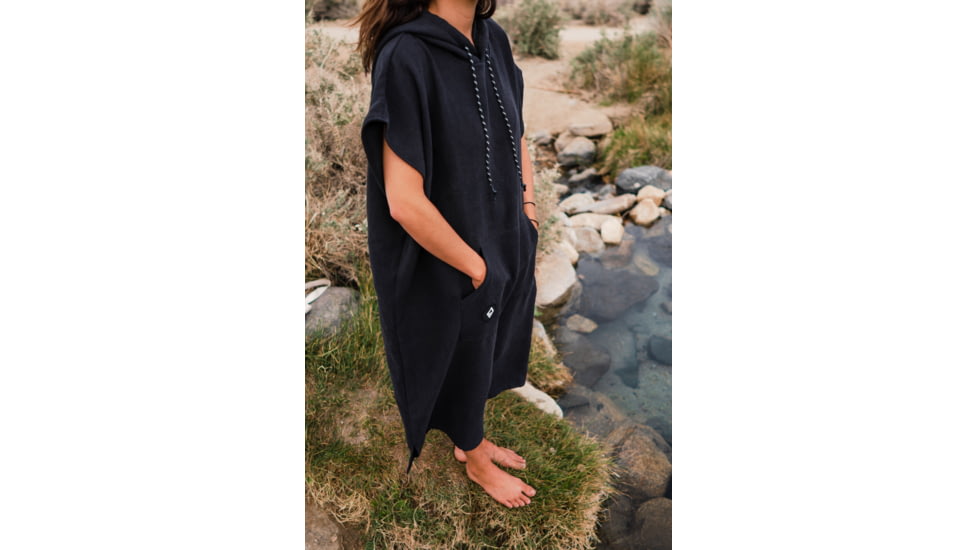 Nomadix Changing Poncho, Black, Medium/Large, CP-BLAC-101