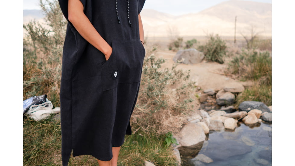 Nomadix Changing Poncho, Black, Medium/Large, CP-BLAC-101