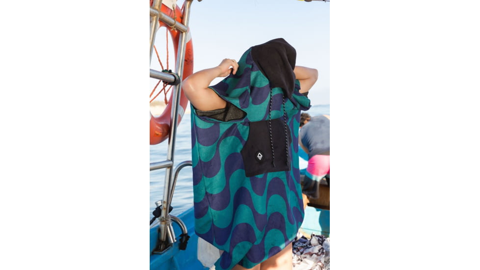 Nomadix Changing Poncho, Copacabana Navy Teal, Medium/Large, CP-COPA-102