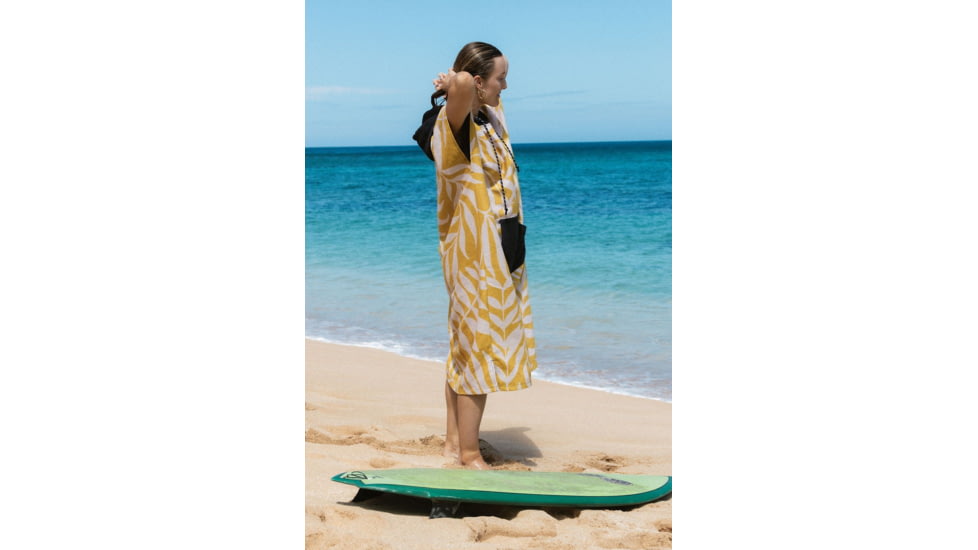 Nomadix Changing Poncho, Leaf Me Alone Green, Meduim/Large, CP-LFAL-101