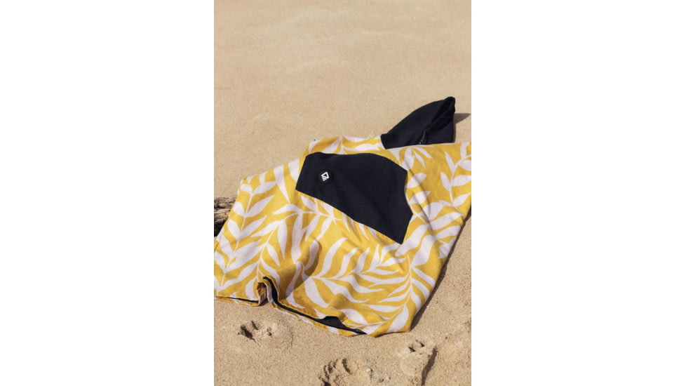 Nomadix Changing Poncho, Leaf Me Alone Green, Meduim/Large, CP-LFAL-101