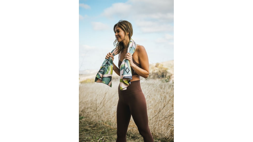 Nomadix Ultralight Towel, Monstera Green Pink, One Size, PKXL-MONS-002