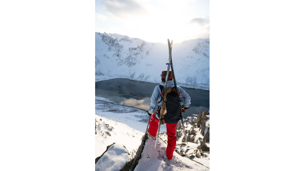 Norrona Lyngen 45L Pack, Caviar, PCS, 2002-19-7718-PCS