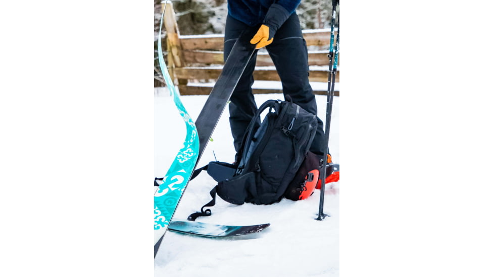 Norrona Lyngen 45L Pack, Caviar, PCS, 2002-19-7718-PCS