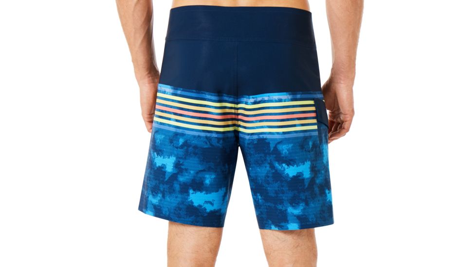 Oakley 18 Inches Seamles Striped Boardshort - Mens, Fathom, 34, 482411-6AC-34