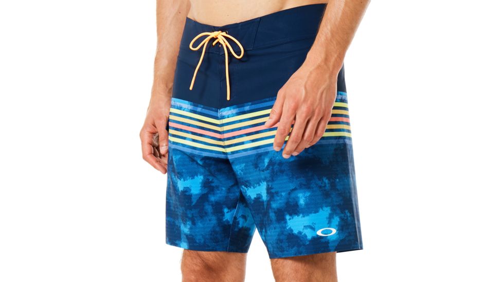 Oakley 18 Inches Seamles Striped Boardshort - Mens, Fathom, 34, 482411-6AC-34