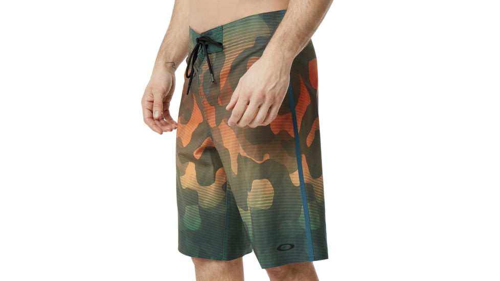 Oakley Bundoran Biscuit Camo 21 Inches - Mens, Fire Red, 36 482444-4FR-36