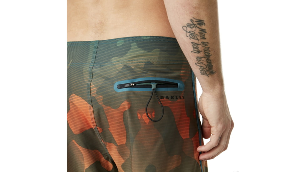 Oakley Bundoran Biscuit Camo 21 Inches - Mens, Fire Red, 36 482444-4FR-36