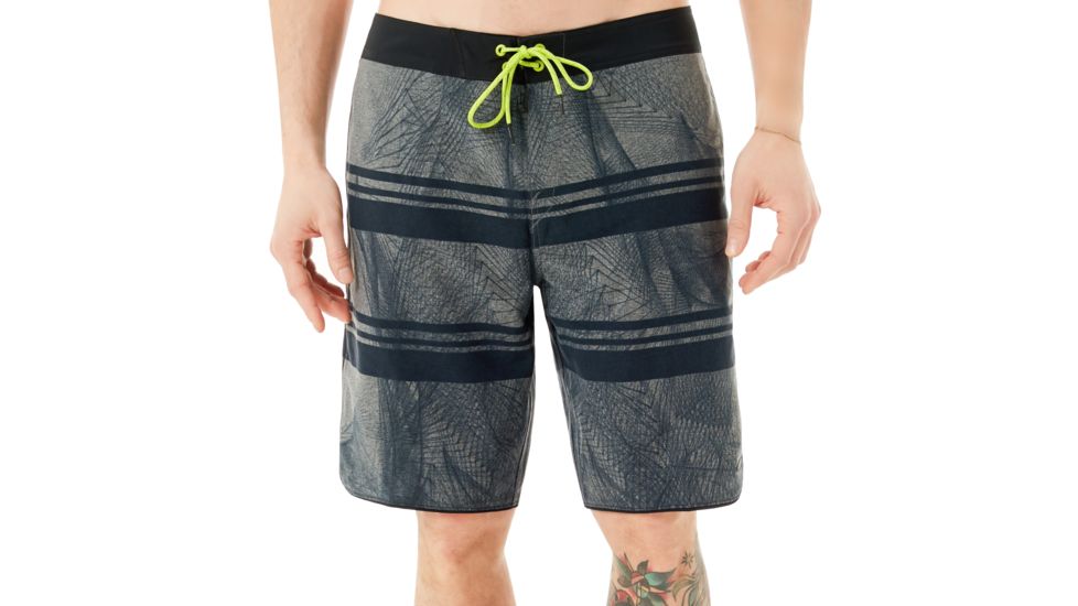 Oakley Racetracks 20 Boardshort - Mens, Blackout, 32, 482369-02E-32