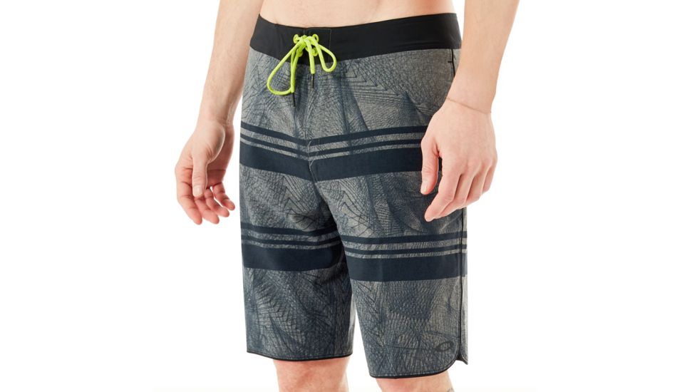 Oakley Racetracks 20 Boardshort - Mens, Blackout, 32, 482369-02E-32