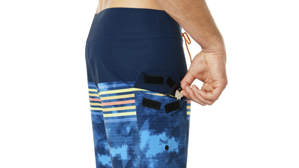 Oakley 18 Inches Seemless Striped Boardshort - Mens, Fathom, 36, 482411-6AC-36