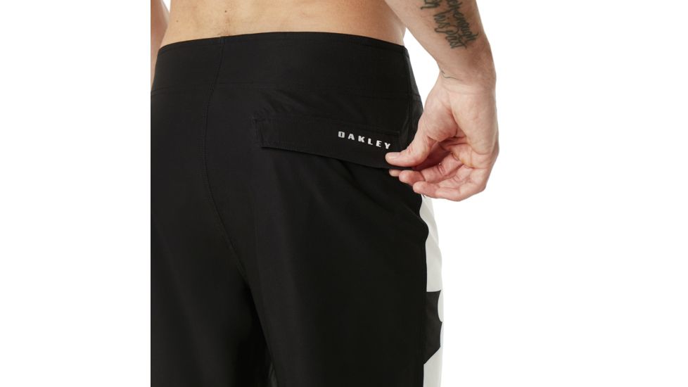 Oakley Staple 1975 Boardshort 21 Inc - Mens, B/W Graffiti P, 34 482598-94B-34