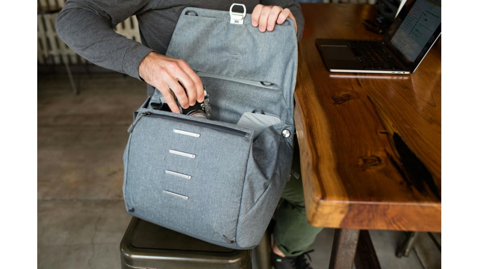 Peak Design V2 Everyday Messenger, 13 Liters, Ash, BEDM-13-AS-3