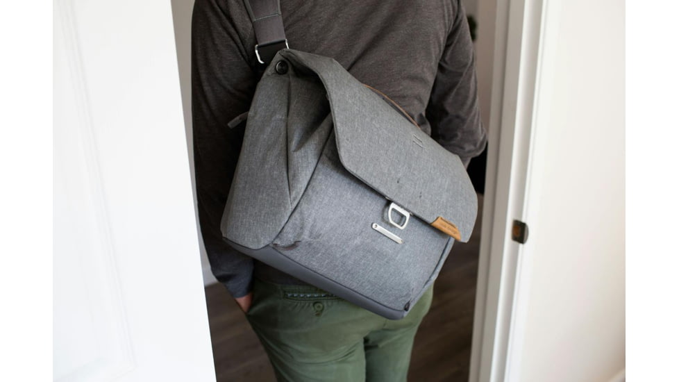 Peak Design V2 Everyday Messenger, 13 Liters, Ash, BEDM-13-AS-3