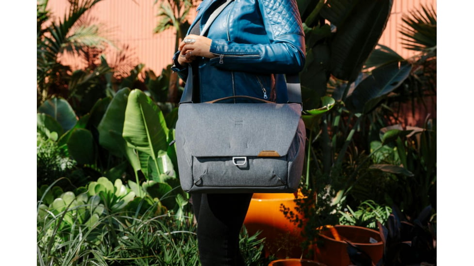 Peak Design V2 Everyday Messenger, 13 Liters, Ash, BEDM-13-AS-3