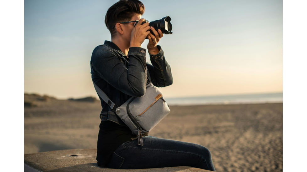 Peak Design V2 Everyday Sling, 3 Liters, Ash, BEDS-3-AS-3