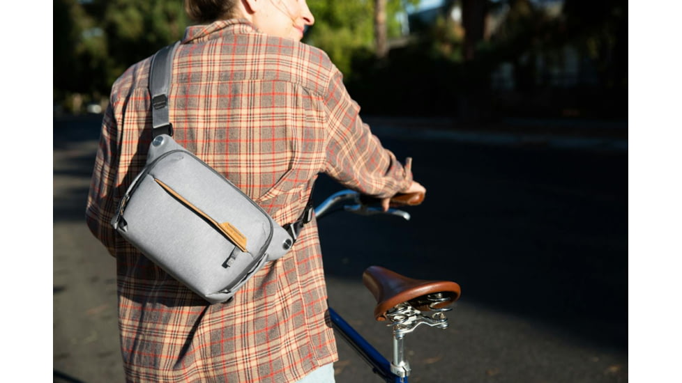 Peak Design V2 Everyday Sling, 3 Liters, Ash, BEDS-3-AS-3