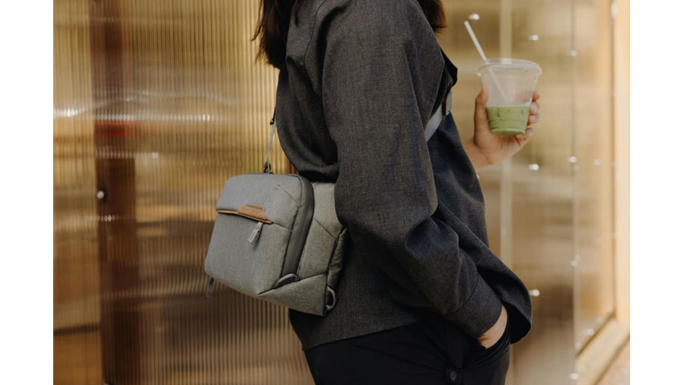 Peak Design V2 Everyday Sling, 3 Liters, Ash, BEDS-3-AS-3
