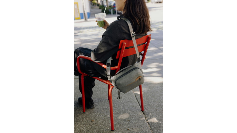 Peak Design V2 Everyday Sling, 3 Liters, Ash, BEDS-3-AS-3
