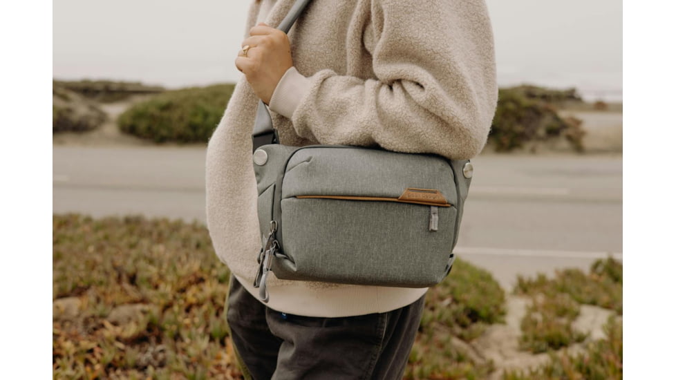 Peak Design V2 Everyday Sling, 3 Liters, Ash, BEDS-3-AS-3