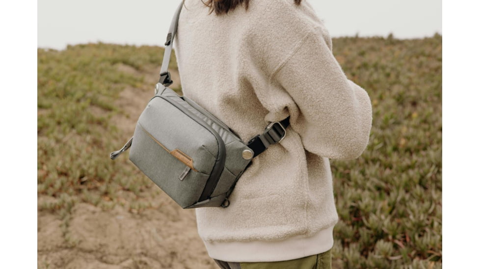 Peak Design V2 Everyday Sling, 3 Liters, Ash, BEDS-3-AS-3