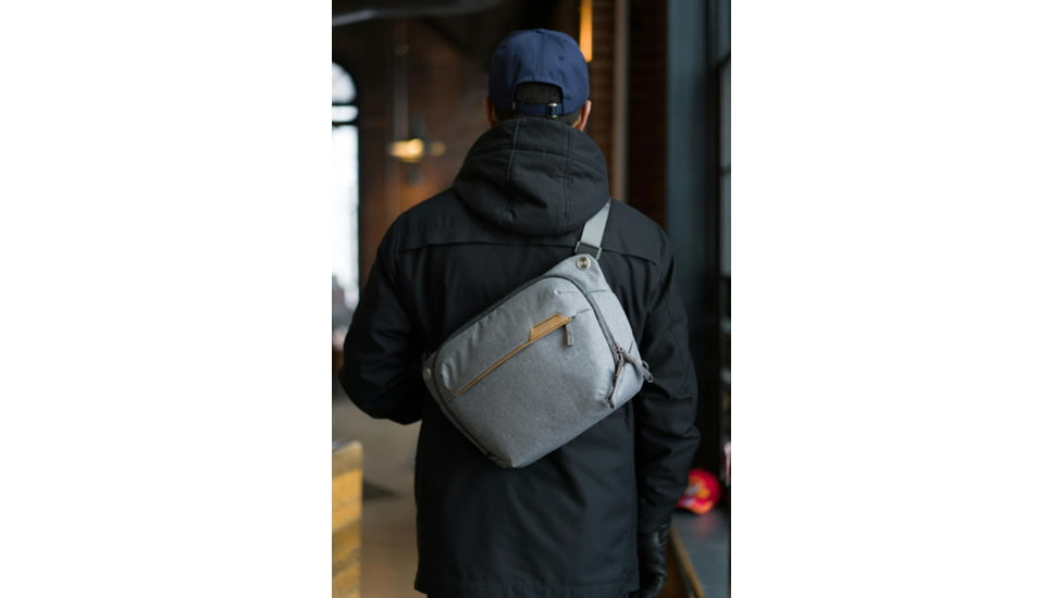 Peak Design V2 Everyday Sling, 6 Liters, Ash, BEDS-6-AS-3