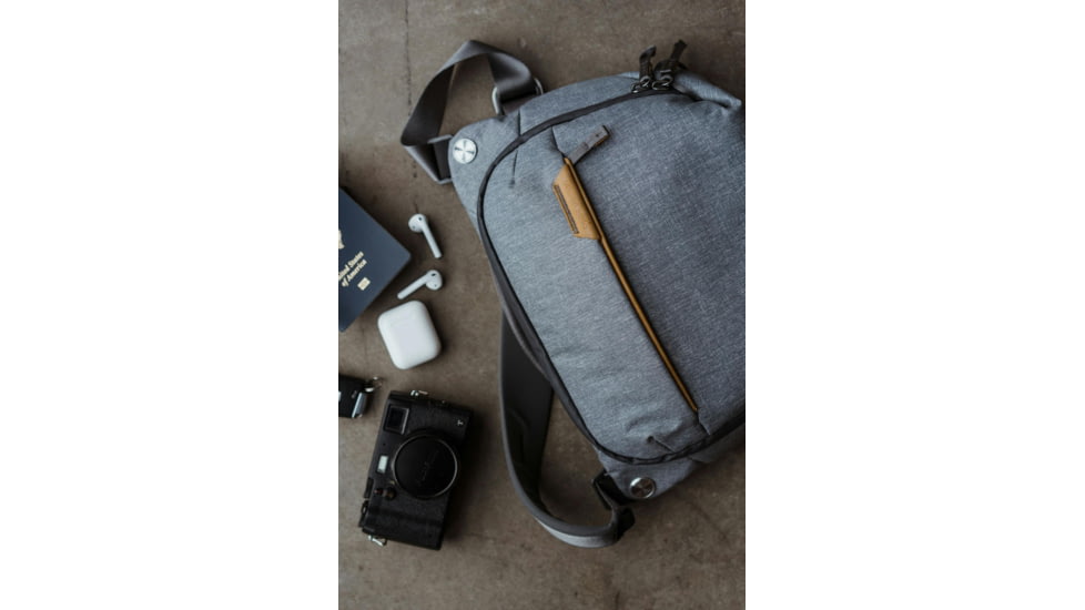 Peak Design V2 Everyday Sling, 6 Liters, Ash, BEDS-6-AS-3