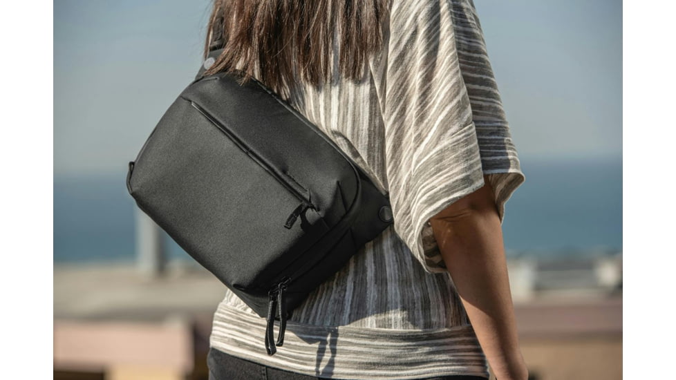 Peak Design V2 Everyday Sling, 6 Liters, Black, BEDS-6-BK-3