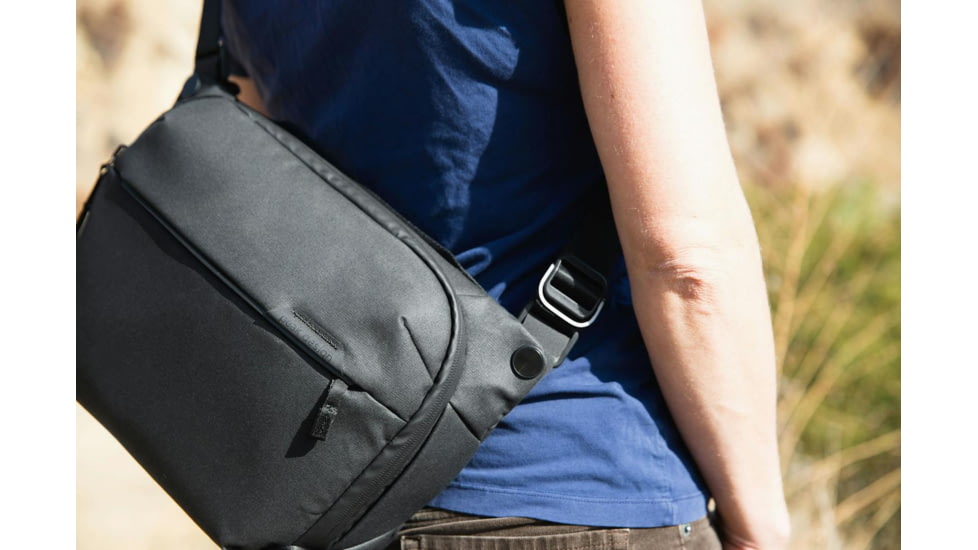 Peak Design V2 Everyday Sling, 6 Liters, Black, BEDS-6-BK-3