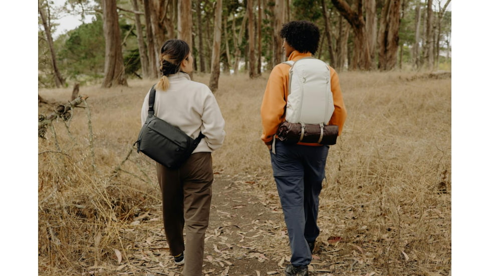 Peak Design V2 Everyday Sling, 6 Liters, Black, BEDS-6-BK-3