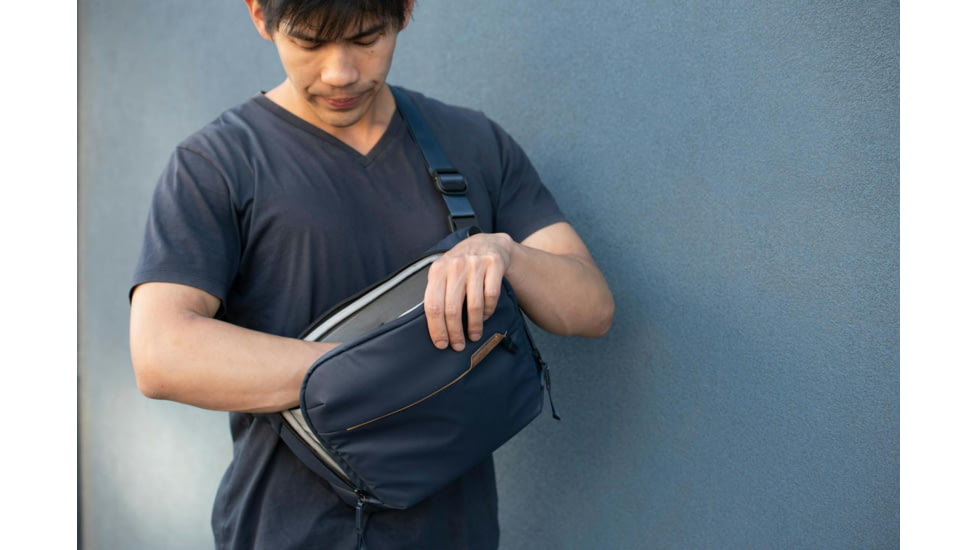 Peak Design V2 Everyday Sling, 6 Liters, Midnight, BEDS-6-MN-3