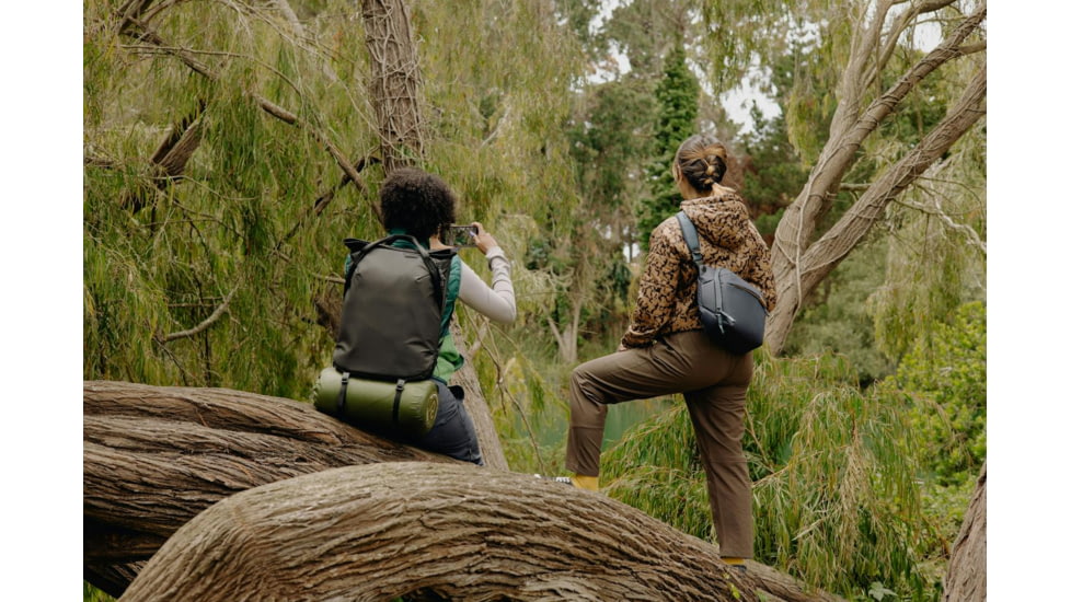 Peak Design V2 Everyday Sling, 6 Liters, Midnight, BEDS-6-MN-3