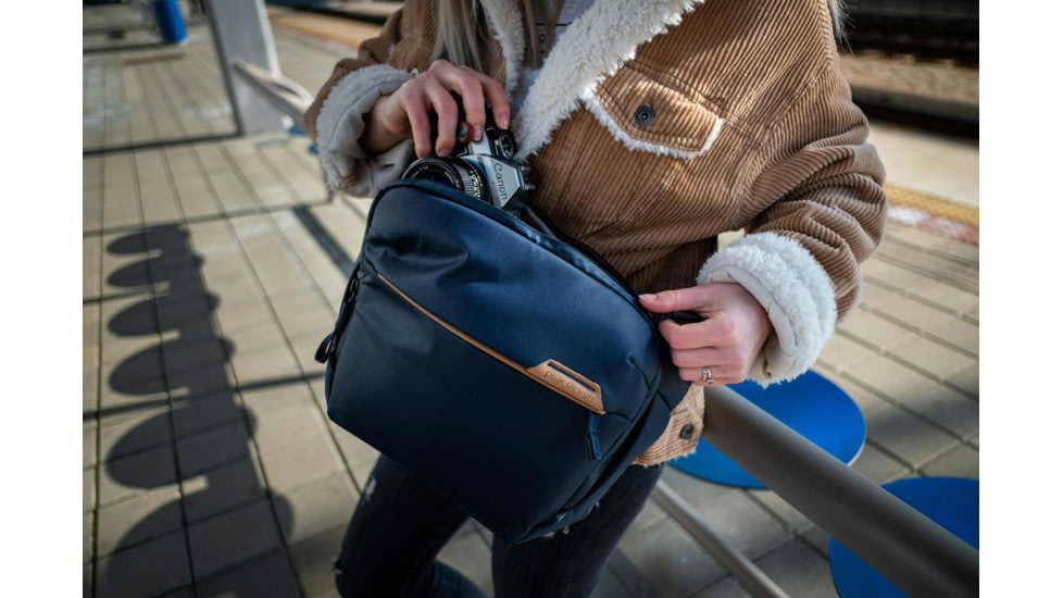 Peak Design V2 Everyday Sling, 6 Liters, Midnight, BEDS-6-MN-3