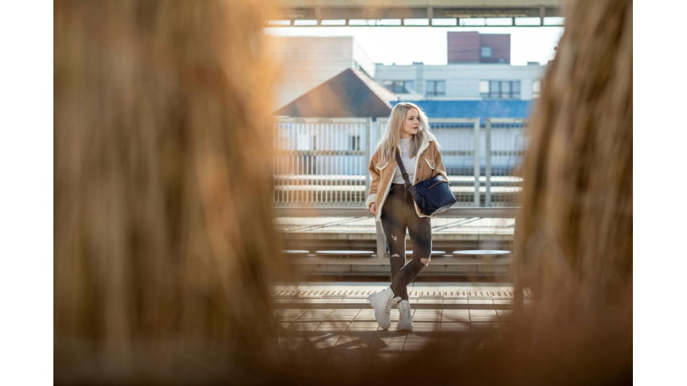 Peak Design V2 Everyday Sling, 6 Liters, Midnight, BEDS-6-MN-3