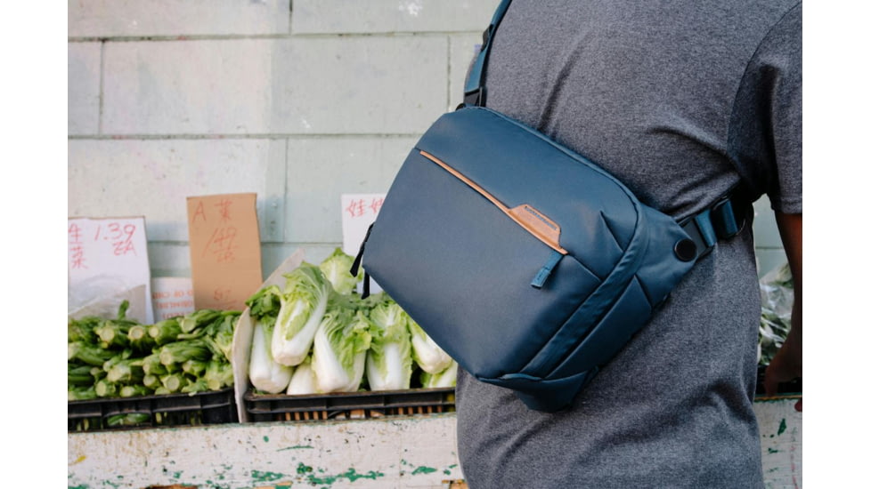 Peak Design V2 Everyday Sling, 6 Liters, Midnight, BEDS-6-MN-3