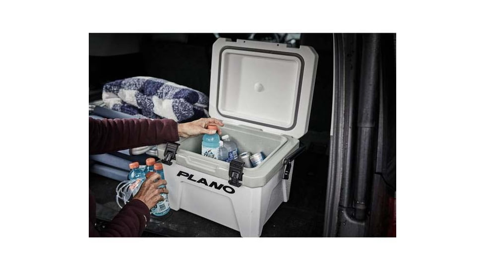 Plano Frost 21qt Cooler, White, P000073