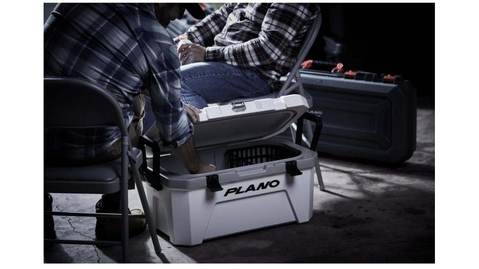 Plano Frost Cooler w/Display, 32qt, White, 32 quart, PLAC32WHD