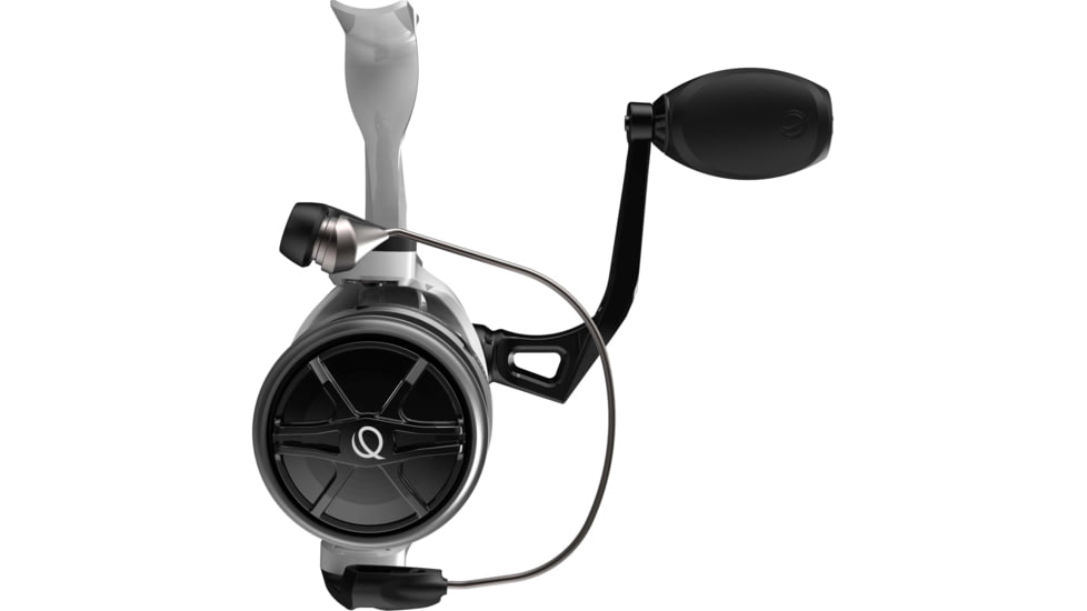 Lew's American Hero Camo Baitcast Reel, 5+1 Bearings, 7.5-1 Ratio, 1-PC Graphite Frame, Rulon Drag, RH Retrieve, Camo/Black, Clam Pack, AHC1SHG2C