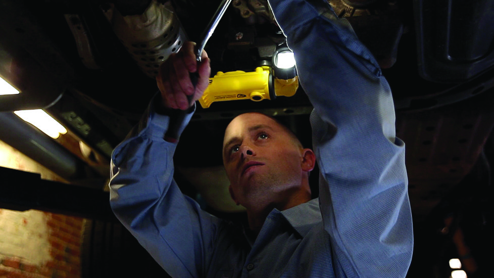 Streamlight Knucklehead Multi-Purpose Worklight, 200 Lumen, Division 2, 230V Ac Charge Cord, Yellow, 90632