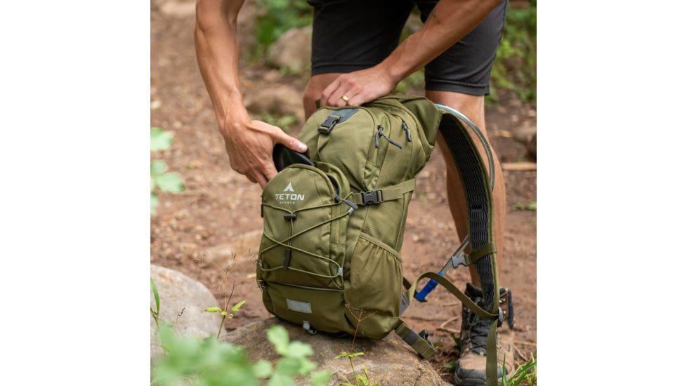 TETON Sports Oasis 18L Hydration Pack with 2L Bladder, Olive, 2101SCOL