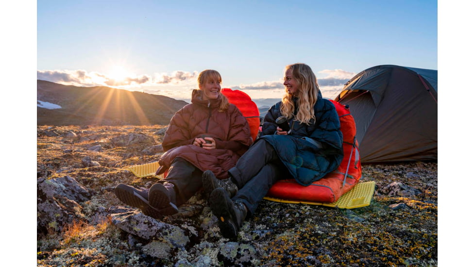 Therm-a-Rest Honcho Poncho Down Poncho, Burgundy, 11603