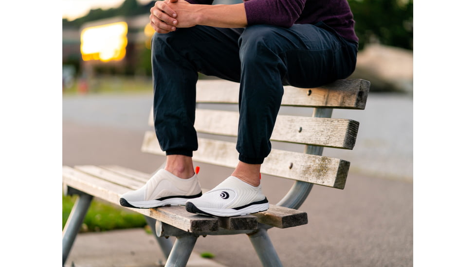 Topo Athletic M-Vibe Trailrunning Shoes - Mens, White / Black, 10, M041-100-WHTBLK