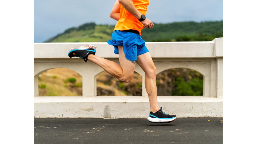Topo Athletic Specter Road Running Shoes - Mens, Black/Blue, 12.5, M058-125-BLKBLU