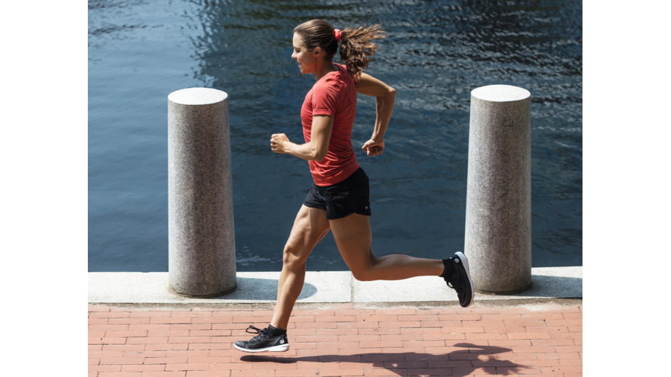 Topo Athletic ST-4 Trailrunning Shoe - Womens, Black/White, 6, W050-060-BLKWHT